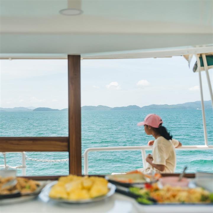 Gallery image for John Gray's Sea Canoe * Hong by Starlight