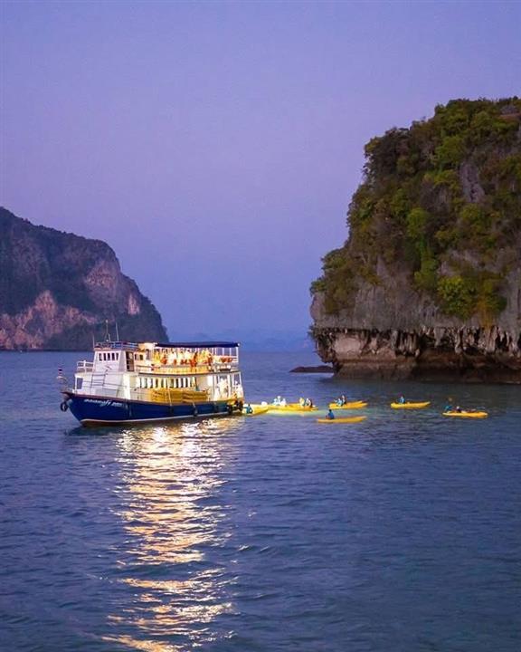 Gallery image for John Gray's Sea Canoe * Hong by Starlight